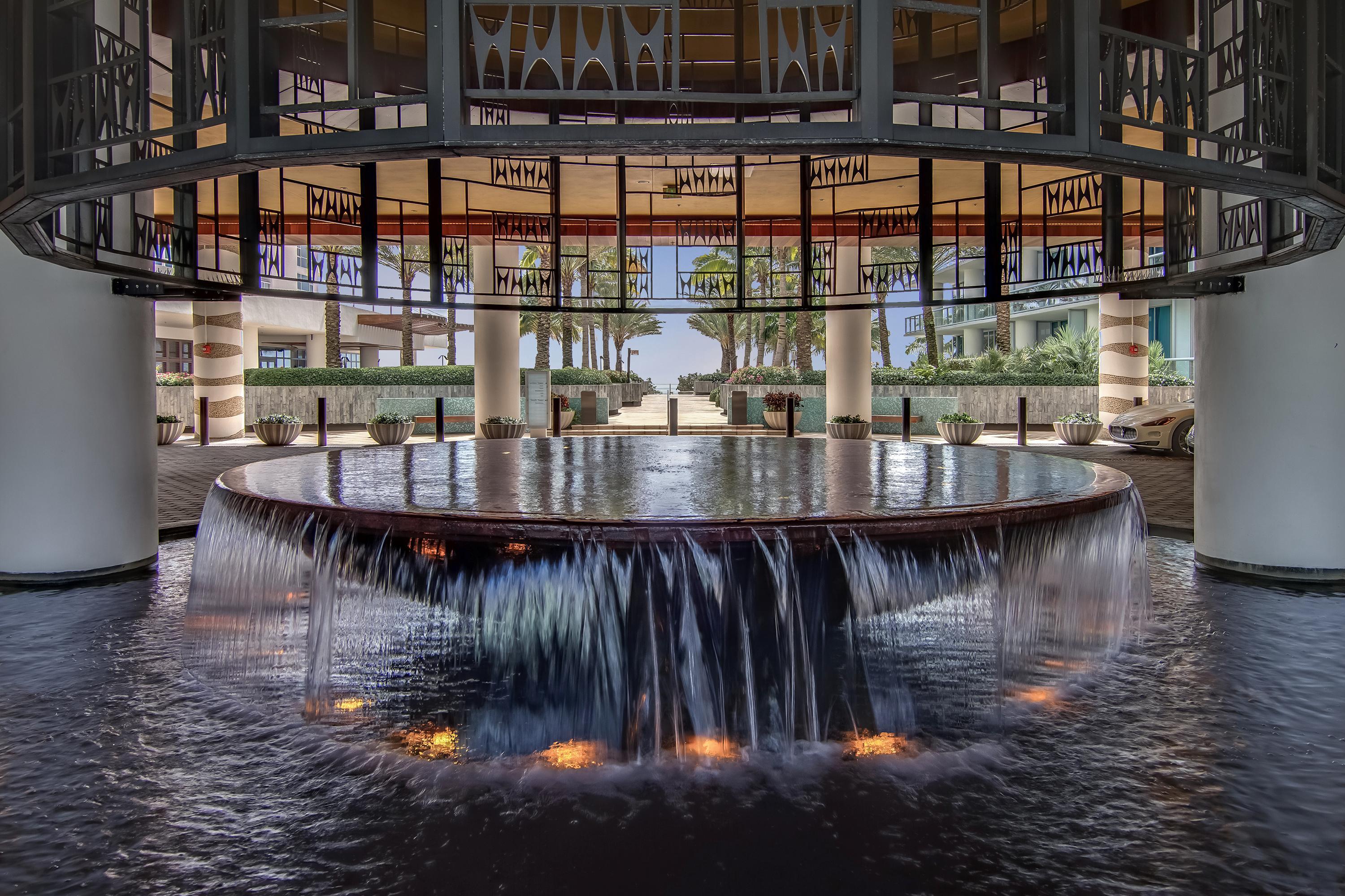 Carillon Miami Wellness Resort Miami Beach Exterior photo