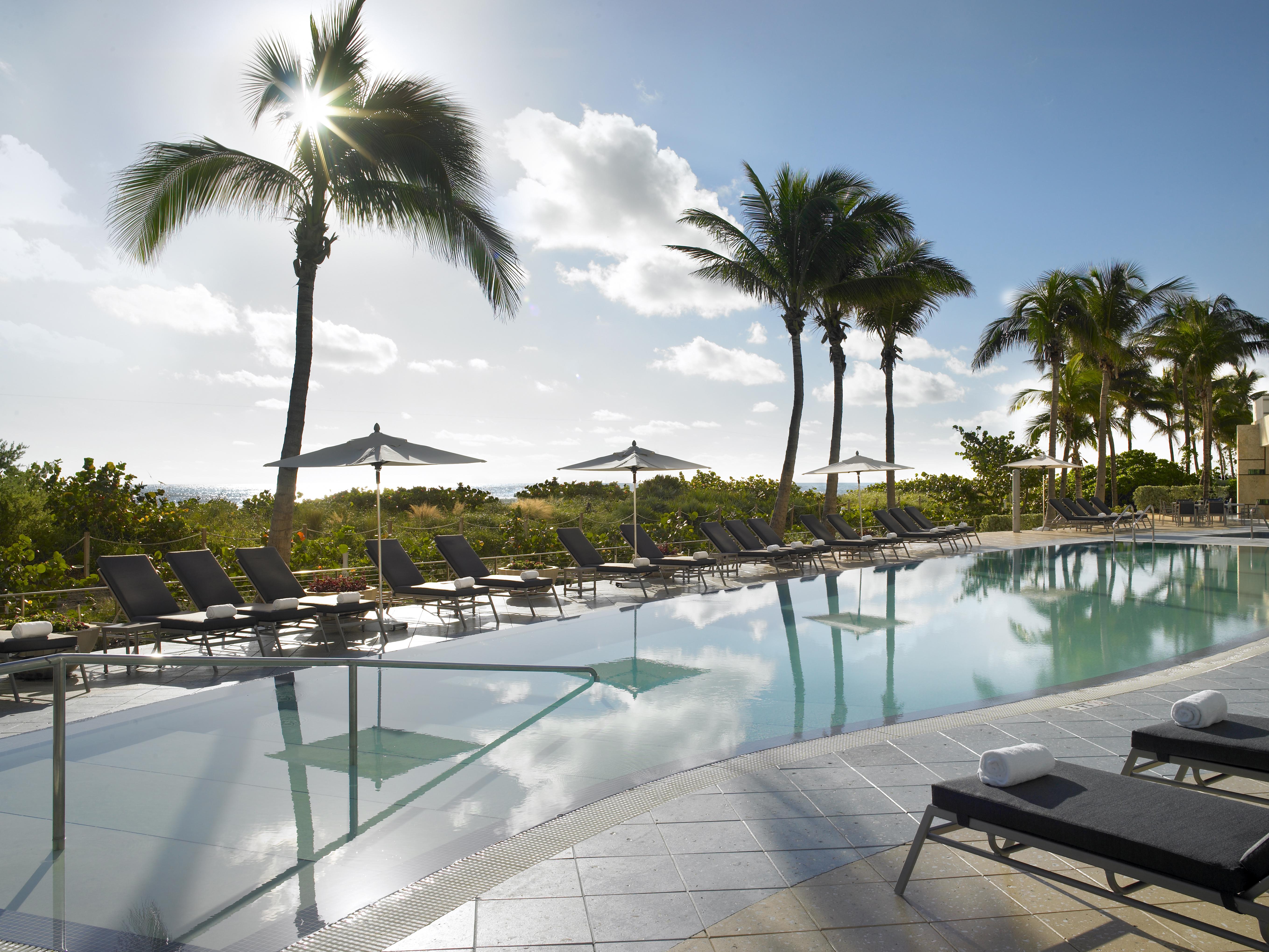 Carillon Miami Wellness Resort Miami Beach Exterior photo